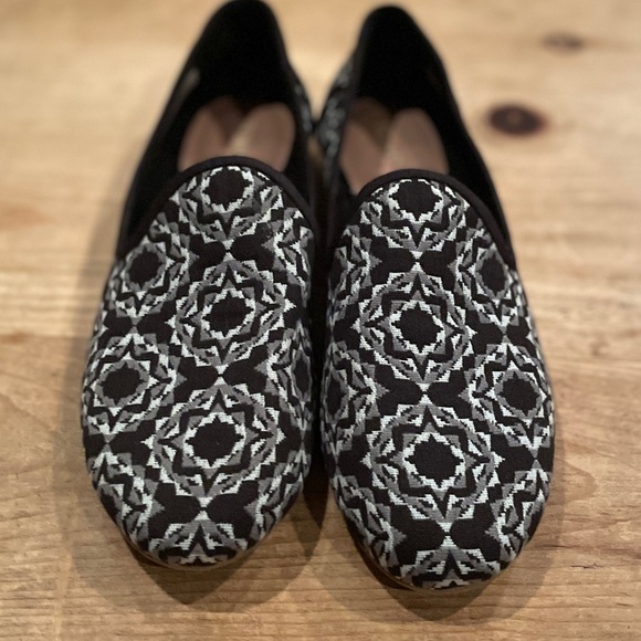 NWOT Toms black Grey white slip on loafers flats monochrome minimalist career 9M - Picture 2 of 5